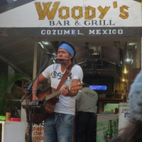 Woody's Bar & Grill