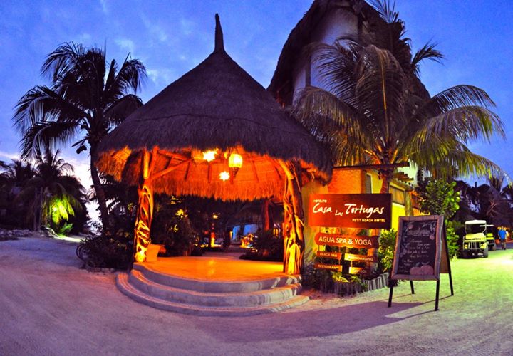 Mandarina Restaurant & Beach club by Casa Las Tortugas Holbox Mexico