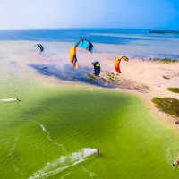 KITEHOLIC Kiteboarding & Kitesurfing School Cancun