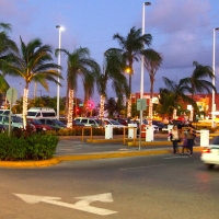 plazas outlet cancun